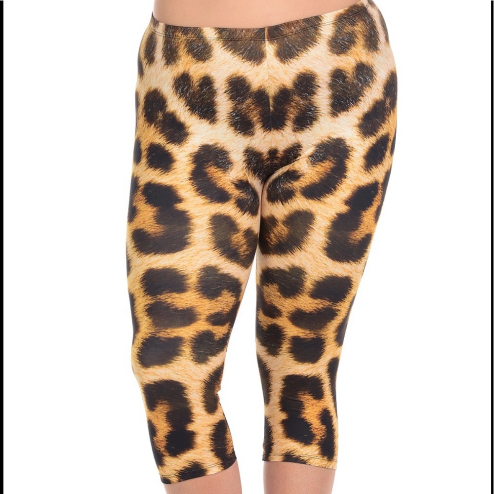 πSALEπ Animal Print Capri - Picture 5 of 8
